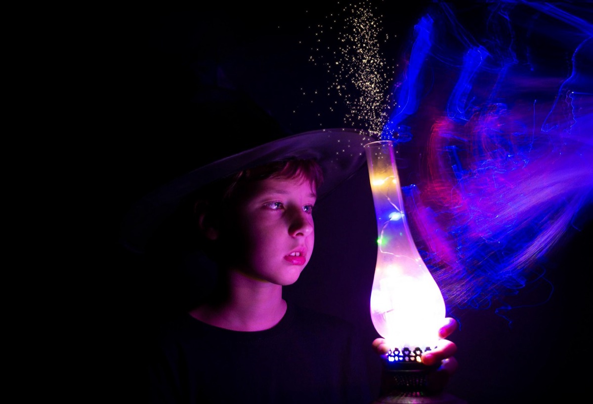 Lanterna e iluminação LED para atividades ao ar livre.