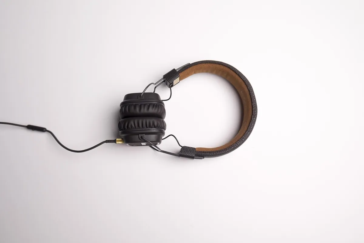 headphones, listening, music, sound, audio, hearing, earphones, stereo, audio equipment, minimalist, minimalistic, headphones, headphones, headphones, headphone