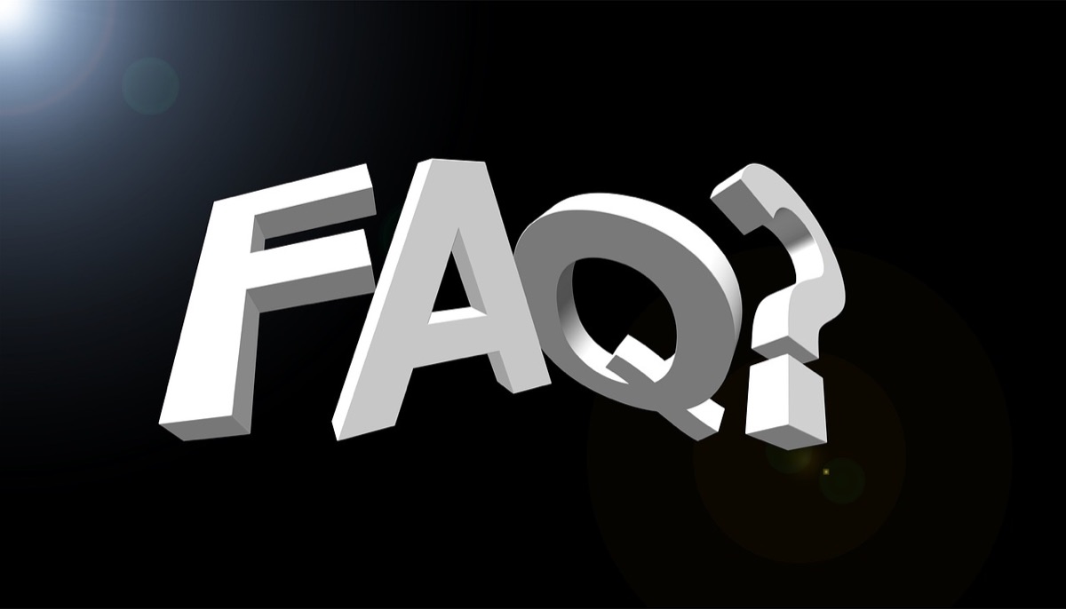 Kühlschrank FAQ in leeren Raum